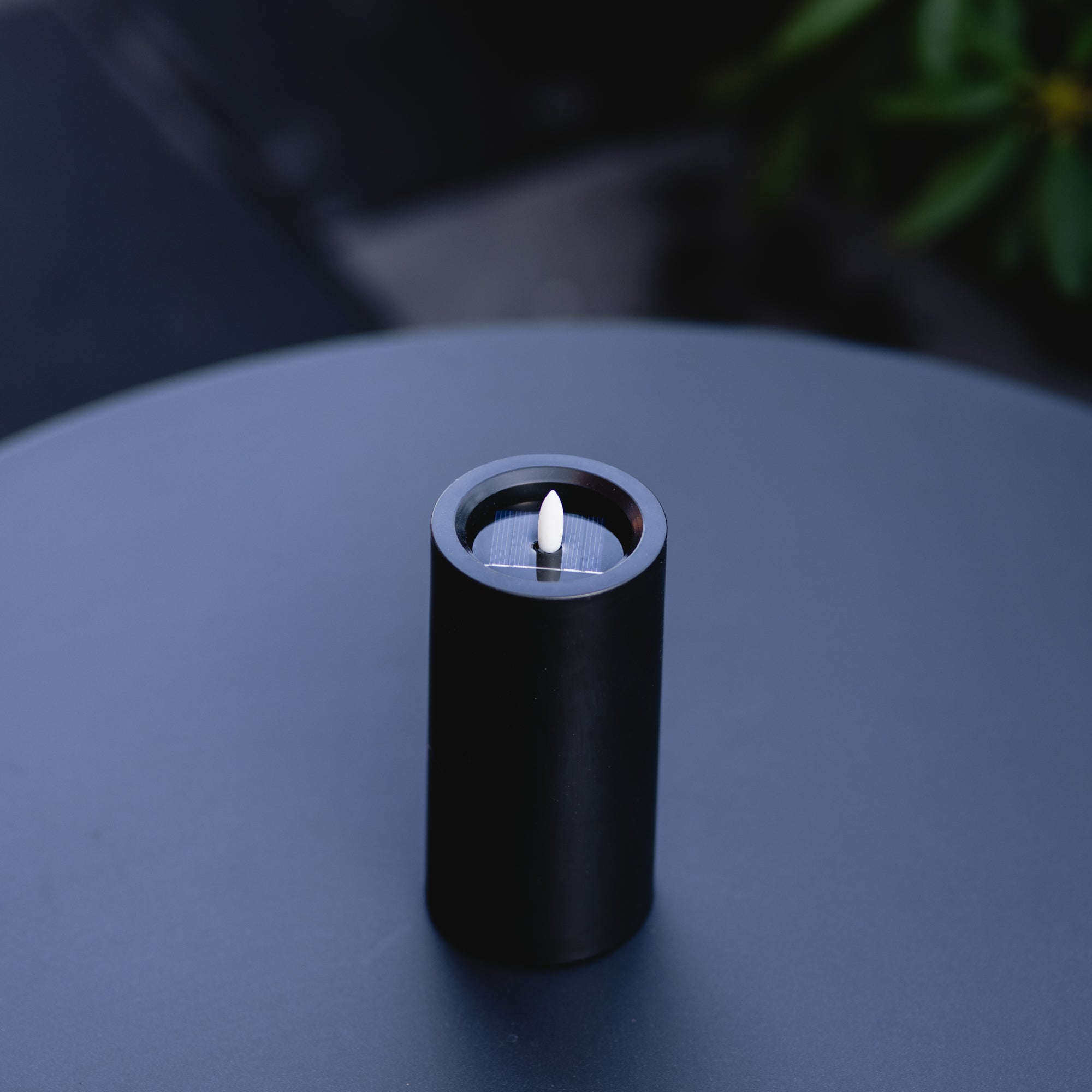 Alba solar Ø 7.5 X 15 cm. Sort (Sendes fra 26 maj)