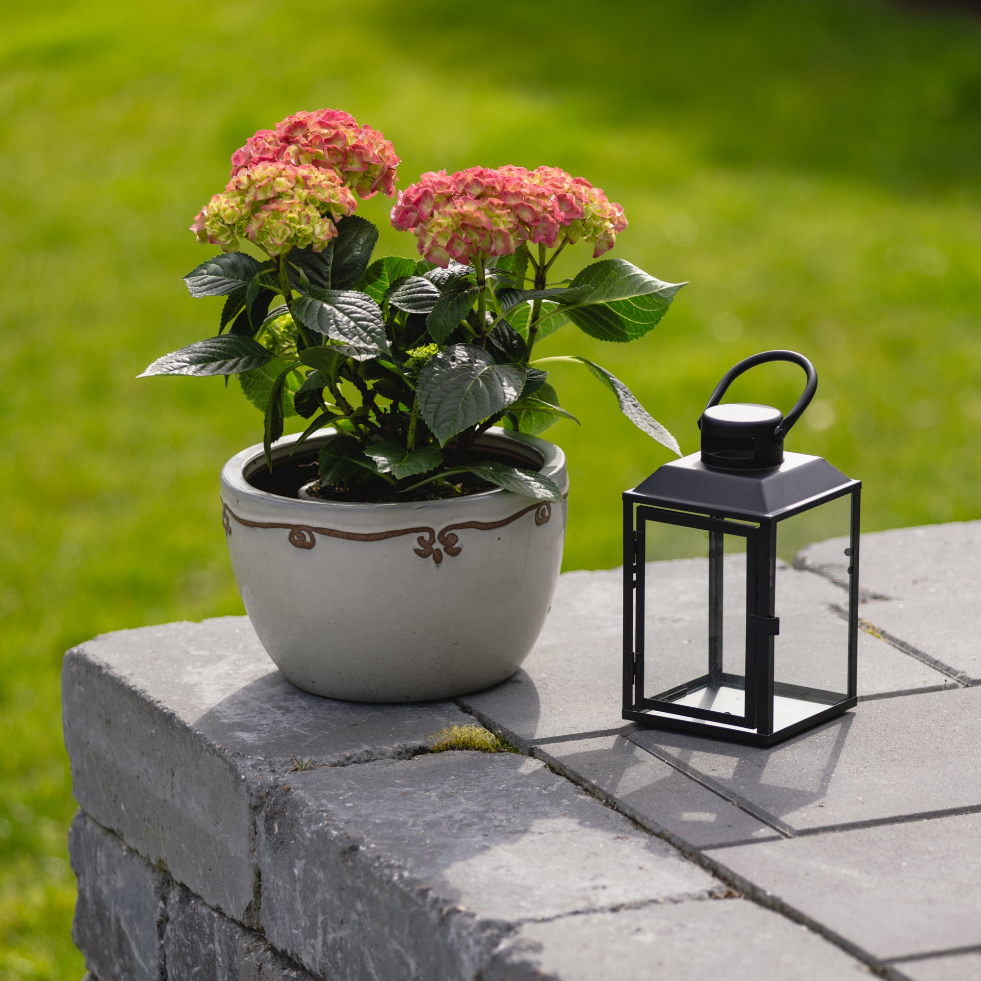 Metal lanterne mellem 14 X 24 cm (Sendes fra 26 maj)